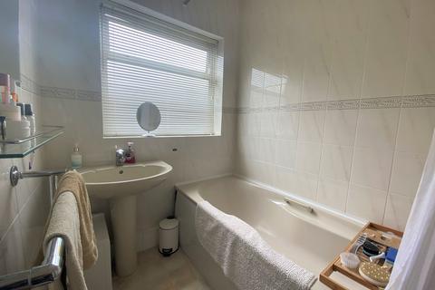 18 Oakwood Avenue, Borehamwood, WD6 1SR