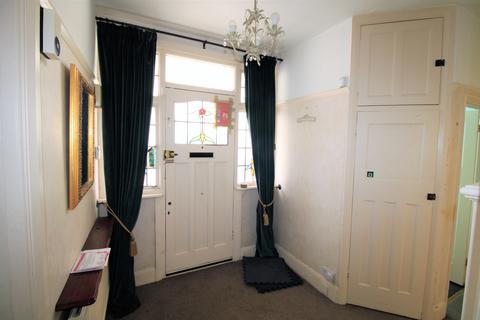 27 Beech Avenue, Upminster, RM14 2HW