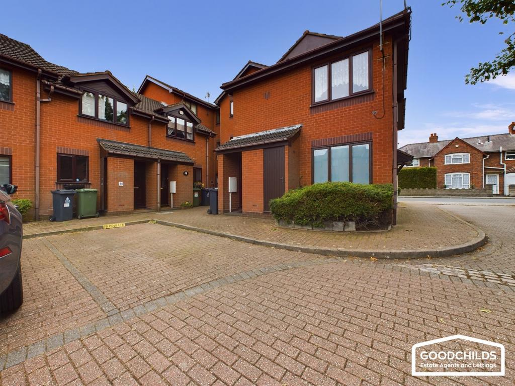 Rockingham Close, Bloxwich, WS3 2 bed flat £75,000