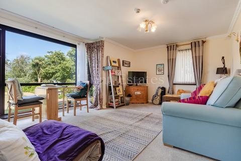 2 bedroom flat for sale, Avalon Park, La Grande Route De La Cote, St. Clement, Jersey. JE2 6FH