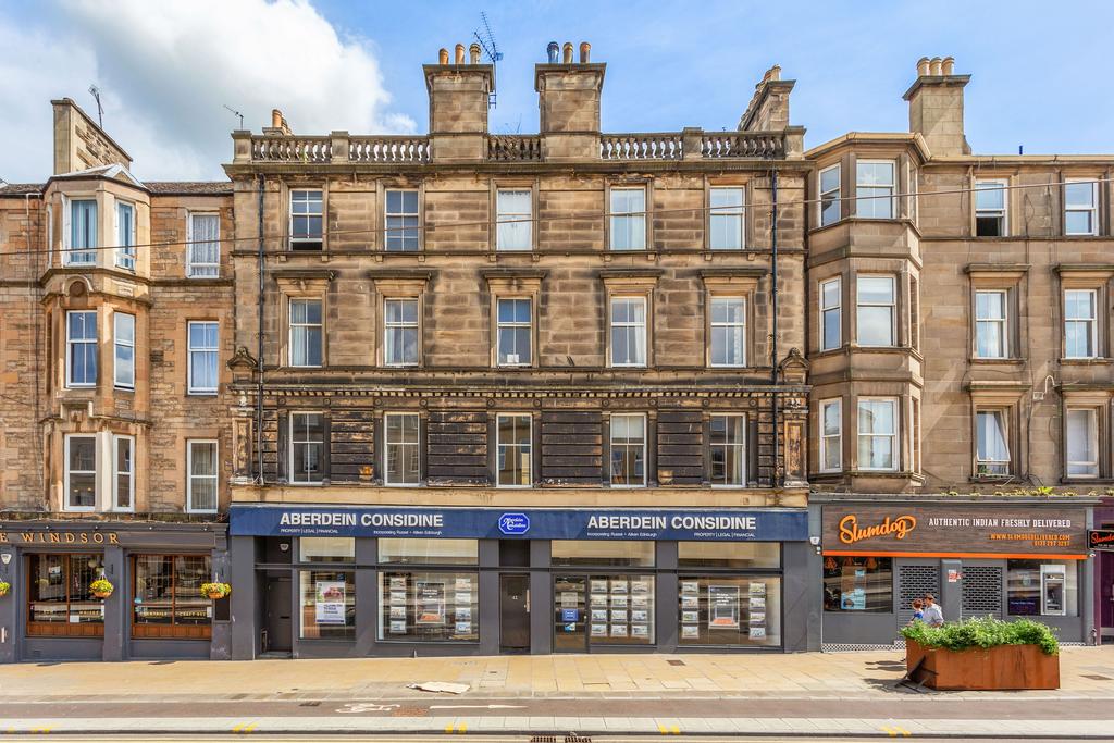 42/3 Elm Row, Edinburgh, EH7 4AH 3 bed flat £285,000