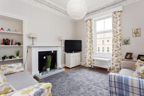 42/3 Elm Row, Edinburgh, EH7 4AH