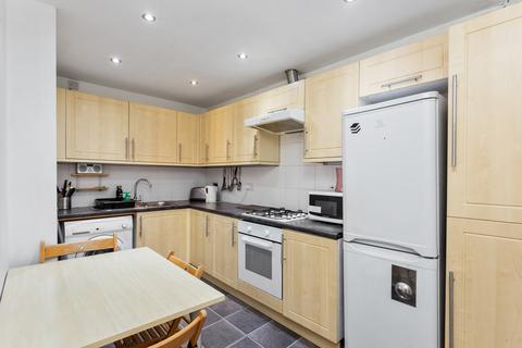 42/3 Elm Row, Edinburgh, EH7 4AH