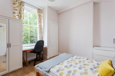 42/3 Elm Row, Edinburgh, EH7 4AH