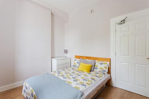 42/3 Elm Row, Edinburgh, EH7 4AH