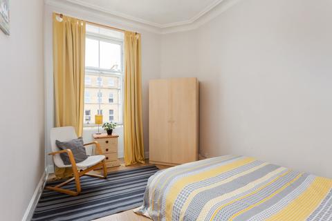 42/3 Elm Row, Edinburgh, EH7 4AH