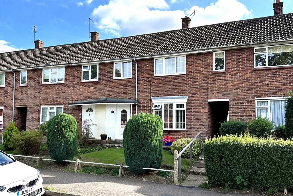 FLETCHER WAY, Hemel Hempstead 3 bed terraced house for sale £350,000