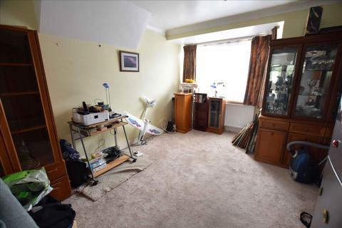 53 Meadow Road, Feltham, TW13 5JB