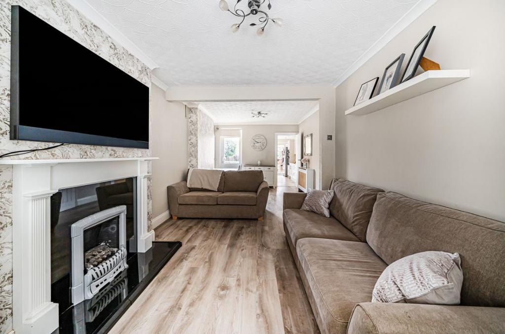 Stuart Road, Kempston, Bedford 3 bed semidetached house £300,000