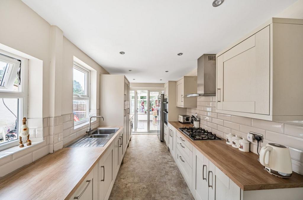 Stuart Road, Kempston, Bedford 3 bed semidetached house for sale £
