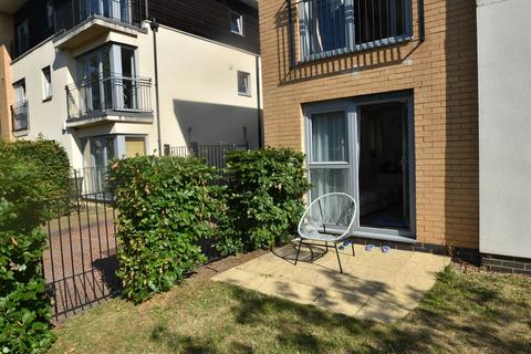 2 bedroom apartment to rent, Pavilions, Windsor, Berkshire, SL4