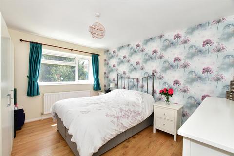 2 bedroom maisonette for sale, Crown Road, Ilford, Essex
