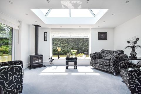 4 bedroom detached house for sale - Avondale Road, Whitefield, M45