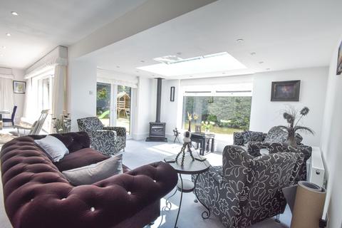 4 bedroom detached house for sale - Avondale Road, Whitefield, M45