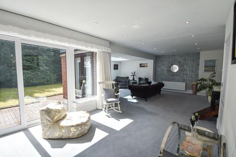4 bedroom detached house for sale - Avondale Road, Whitefield, M45