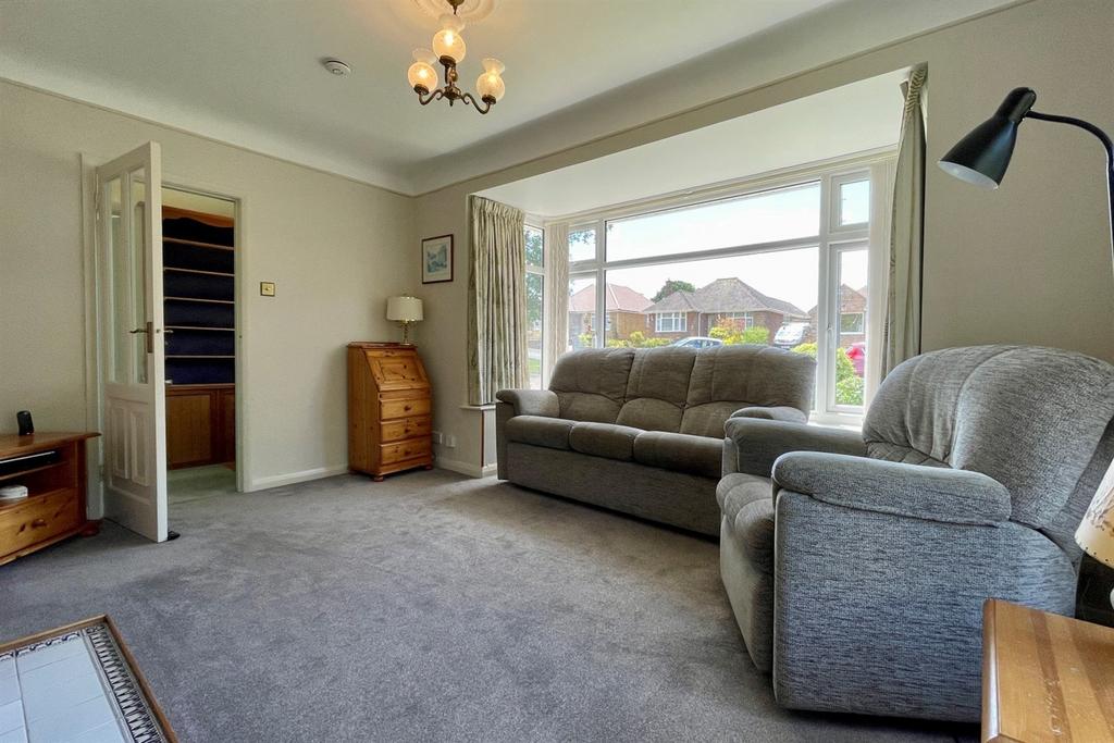 Chandlers Ford 2 bed detached bungalow for sale £450,000