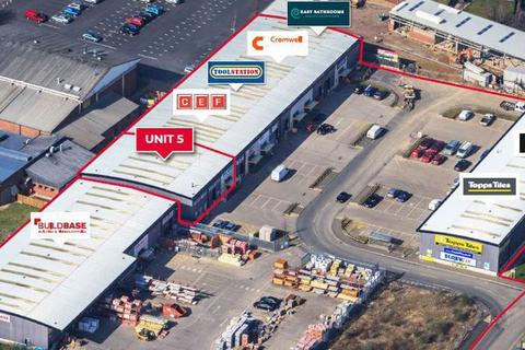 Warehouse to rent - Unit 5, Davies Road Trade Centre, Davies Road, Evesham, Worcestershire, WR11 1XG