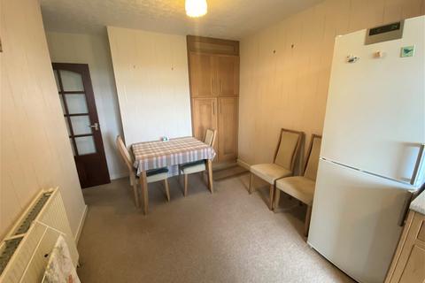 15 Ainsdale Crescent, Royton, Oldham, OL2 6AX