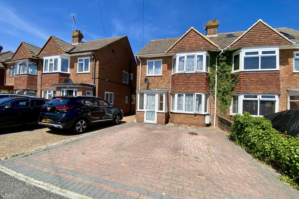 Hailsham Road, Polegate, East Sussex, BN26 3 bed semidetached house