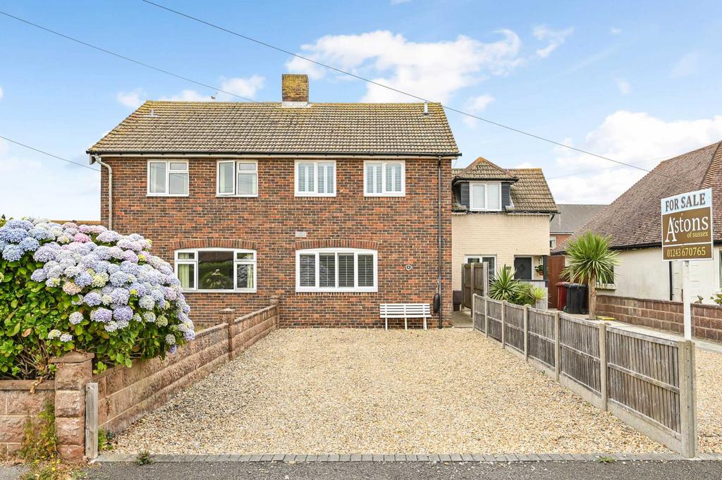 Oakfield Avenue, East Wittering, West Sussex 3 bed house for sale £