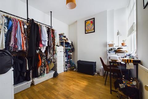 94 Marvels Lane, London, SE12 9PG