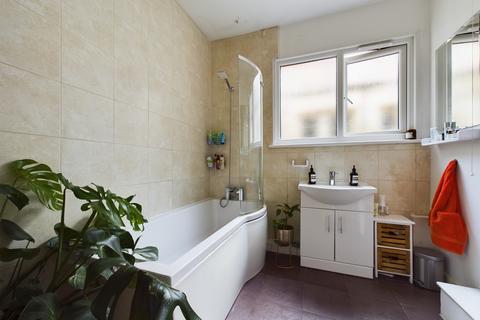 94 Marvels Lane, London, SE12 9PG