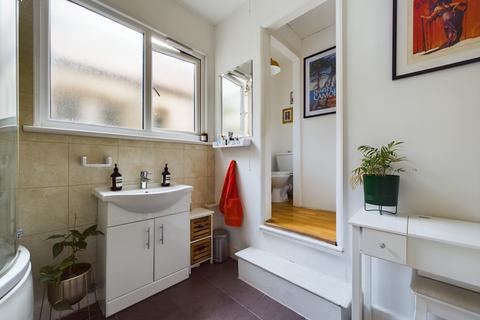 94 Marvels Lane, London, SE12 9PG