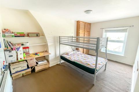6 Bryn Mair, Tywyn, LL36 9AG