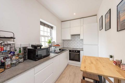 1 bedroom apartment for sale, Royal Court, Tring Station