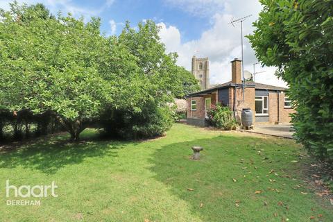 1 bedroom detached bungalow for sale - Attleborough Road, Hingham, Norwich