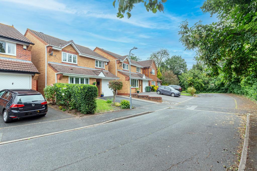 Cirencester Close, Bromsgrove, B60 2RE 4 bed detached house for sale £500,000