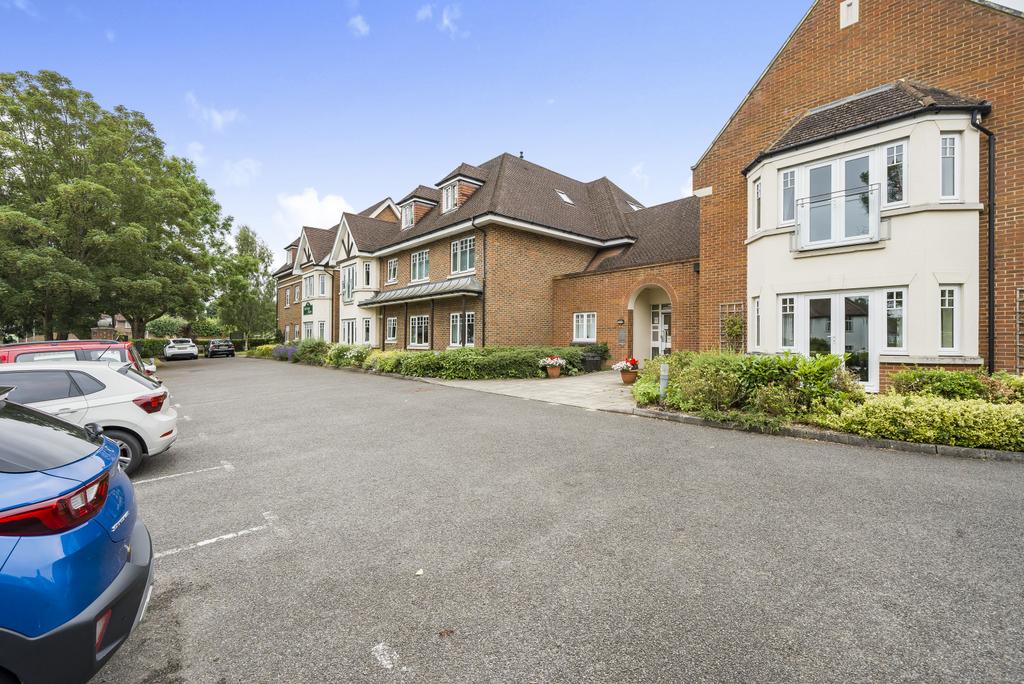 Cobham Road, Fetcham, Leatherhead, KT22 1 bed apartment £325,000
