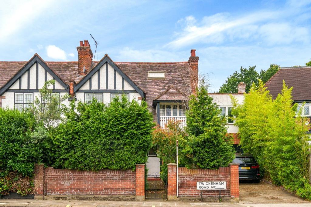 Twickenham Road, Teddington, TW11 6 bed semidetached house for sale