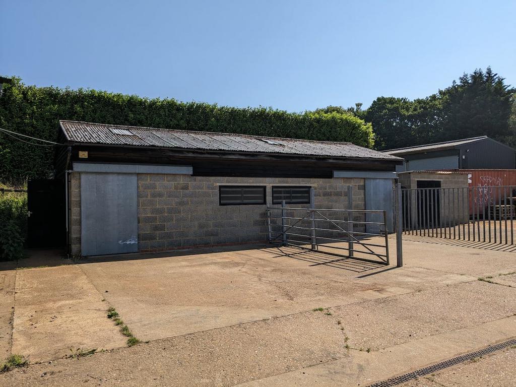 Chinthurst Farm Unit G, Chinthurst... Industrial unit £333 pcm (£77 pw)