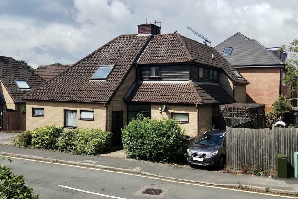 Hales Park, Hemel Hempstead 2 bed apartment for sale £290,000