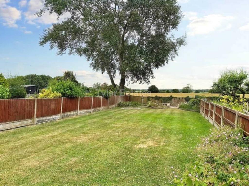 Mill Road, Billericay CM11 2 bed semidetached bungalow £425,000