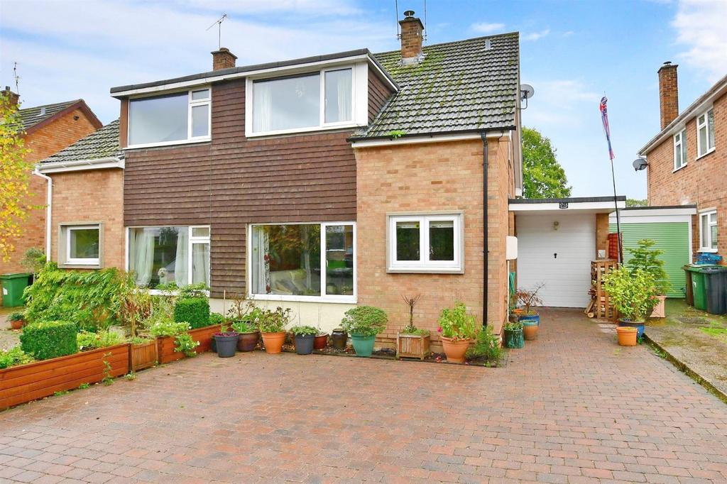 Bankfields, Headcorn, Kent 2 bed semidetached house £325,000