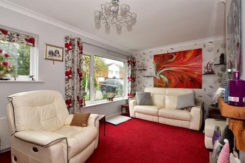 15 Bankfields, Headcorn, Ashford, TN27 9QY