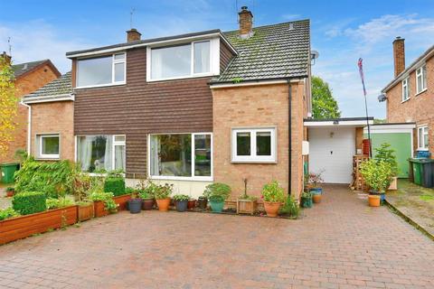 15 Bankfields, Headcorn, Ashford, TN27 9QY
