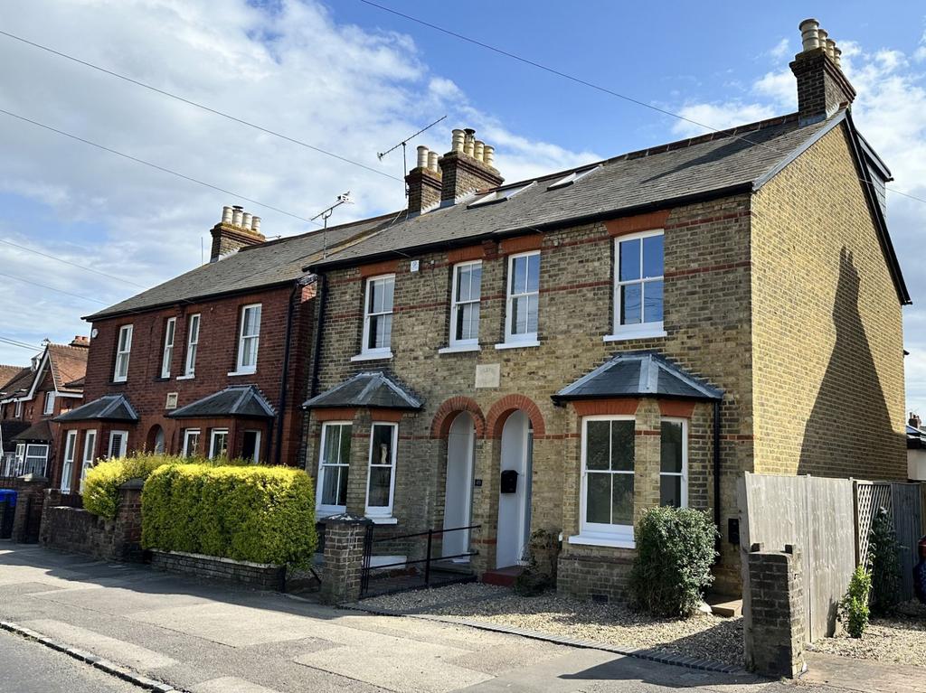 Eton Wick Road, Eton Wick, Berkshire, SL4 4 bed semidetached house for