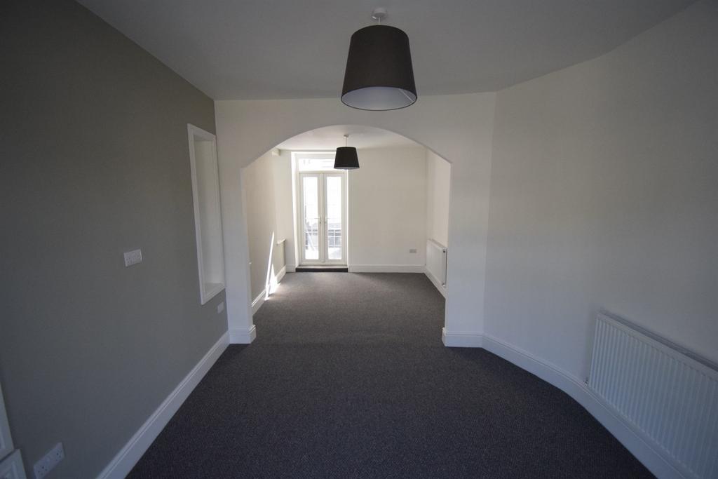 Sion Street, Pontypridd 4 bed terraced house £895 pcm (£207 pw)