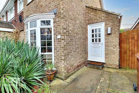 3 bedroom semi-detached house to rent, Meadow Close, Chatham