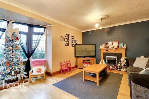 3 bedroom semi-detached house to rent, Meadow Close, Chatham