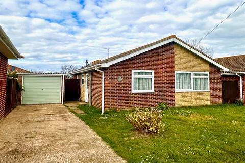 2 bedroom detached bungalow to rent, Denny's Close, Selsey, PO20