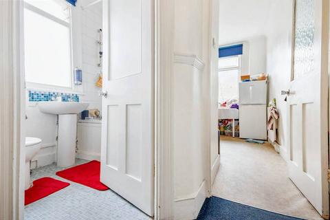 1 bedroom flat for sale, Grove Green Road, London E11