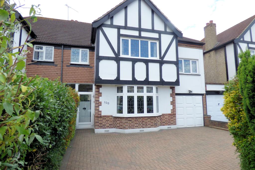 Park Drive, Upminster RM14 4 bed semidetached house for sale £840,000