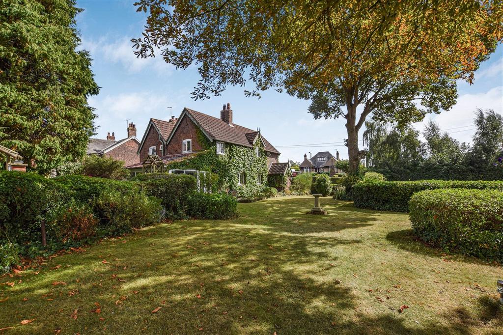 Chester Road, Sutton Weaver 4 bed cottage for sale £795,000