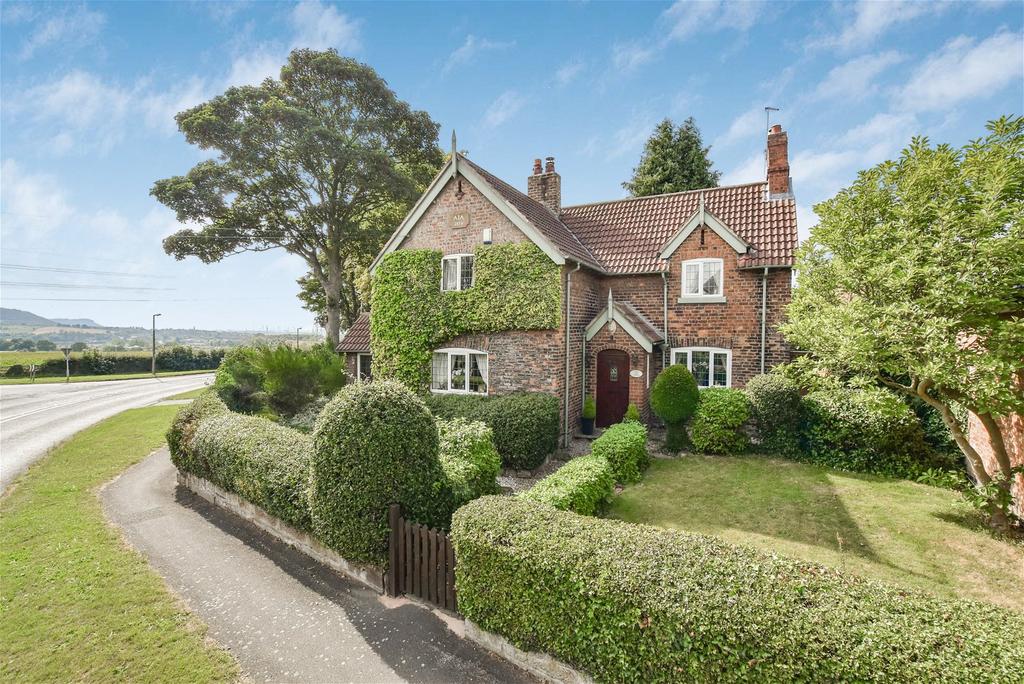 Chester Road, Sutton Weaver 4 bed cottage for sale £795,000