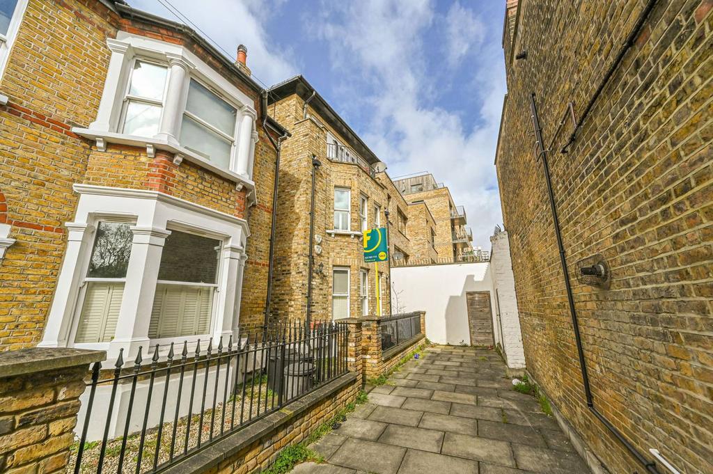 Orbel Street, Battersea, London, SW11 3 bed flat for sale £825,000