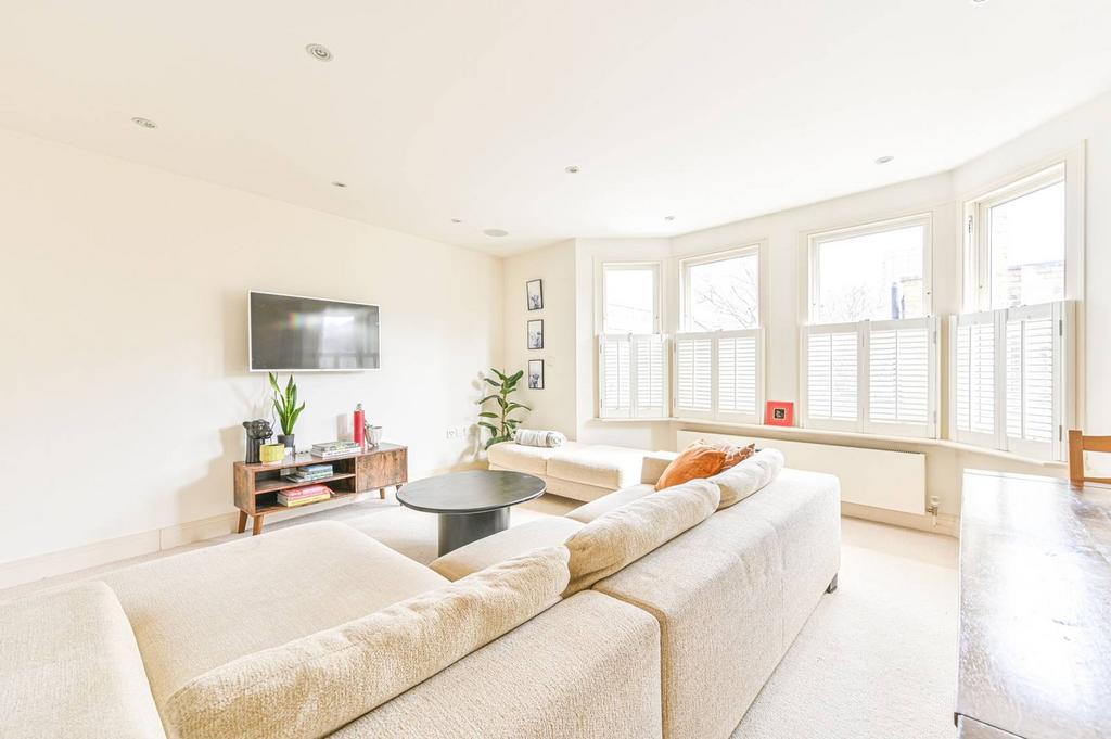 Orbel Street, Battersea, London, SW11 3 bed flat for sale £825,000